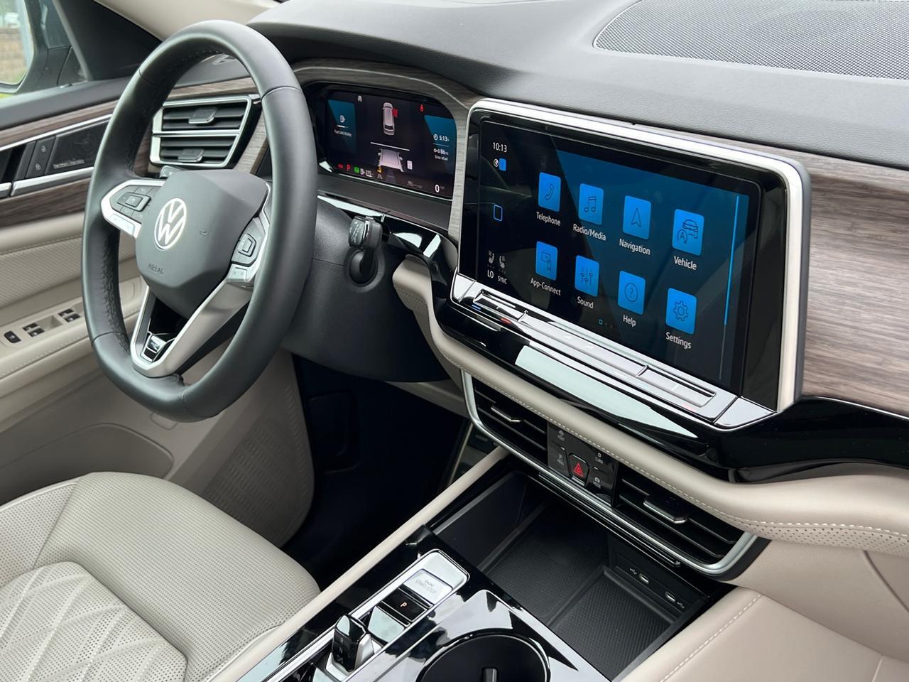 2024 Volkswagen Atlas 2.0T SEL Premium R-Line Hagerstown MD