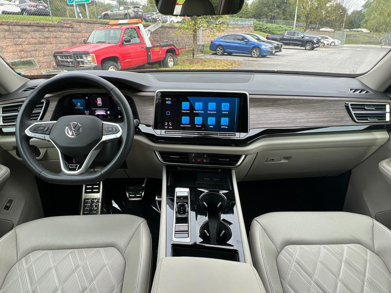2024 Volkswagen Atlas 2.0T SEL Premium R-Line Hagerstown MD