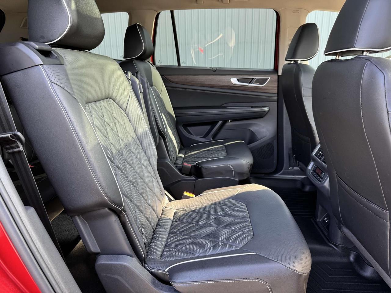 2024 Volkswagen Atlas 2.0T SEL Premium R-Line Fredericksburg VA