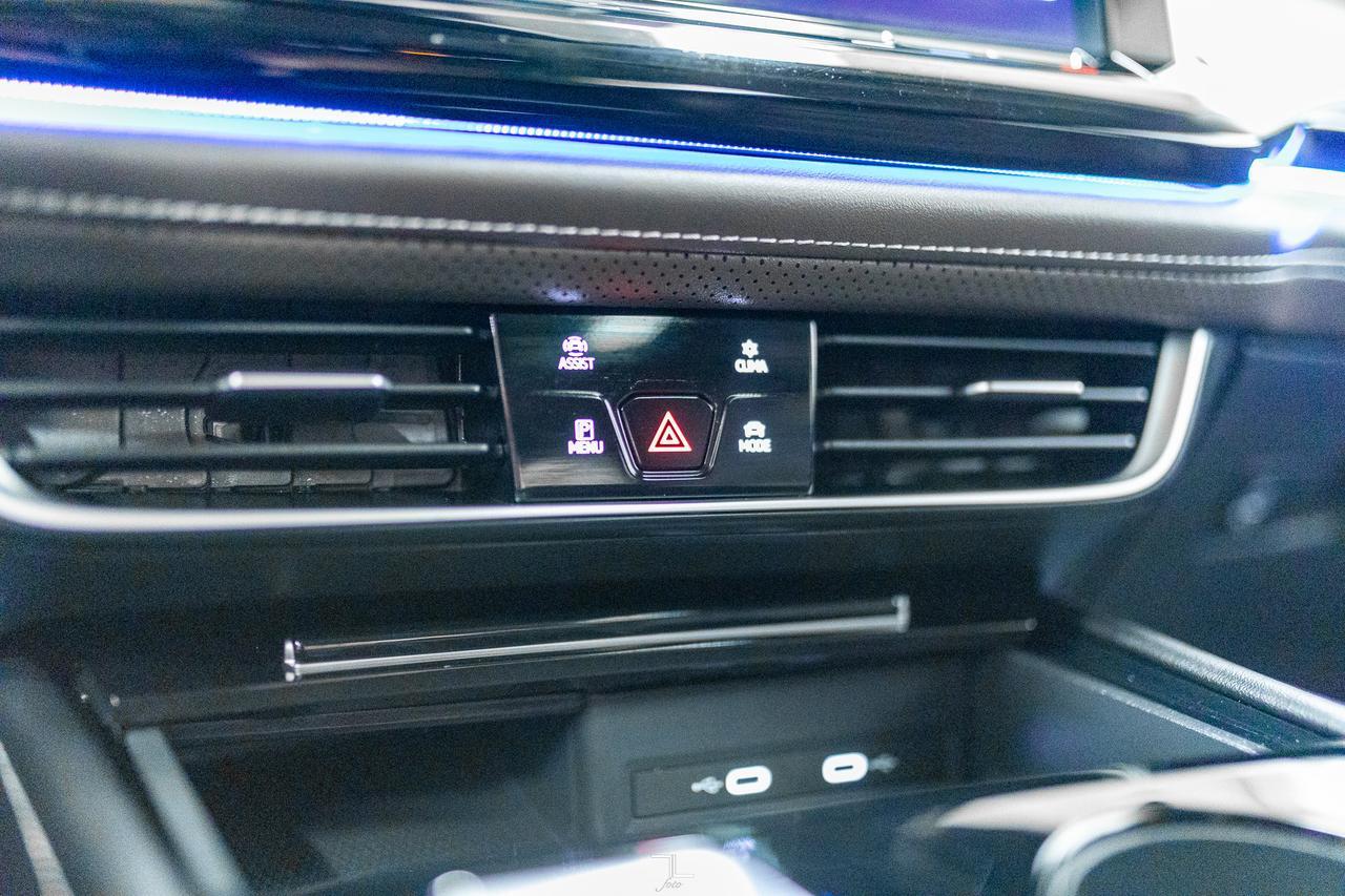 2024 Volkswagen Atlas 4Motion Highline Leather Roof Nav BCam Red Deer AB