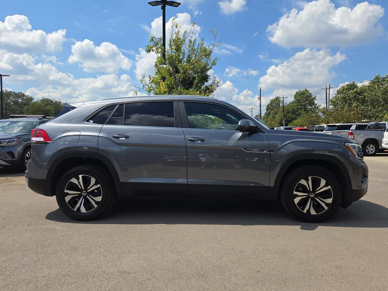 2024 Volkswagen Atlas Cross Sport 2.0T SE