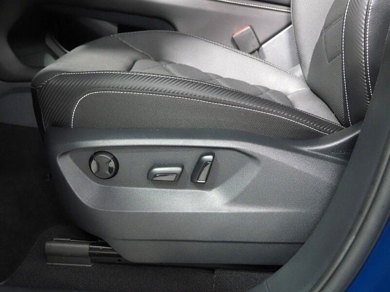 2024 Volkswagen Atlas Cross Sport 2.0T SE w/Technology *ADAPTIVE CRUISE, DIGITAL COCKPIT, SAFETY ALERTS, BACKUP-CAMERA, CLIMATE SEATS, HEATED STEERING, POWER LIFTGATE, REMOTE START, 20 INCH ALLOYS, APPLE CARPLAY Round Rock TX