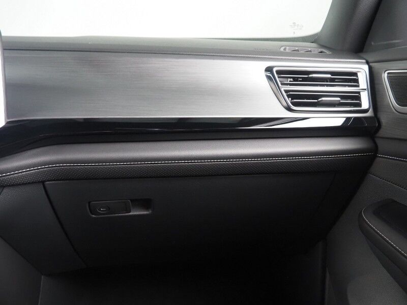 2024 Volkswagen Atlas Cross Sport 2.0T SE w/Technology *ADAPTIVE CRUISE, DIGITAL COCKPIT, SAFETY ALERTS, BACKUP-CAMERA, CLIMATE SEATS, HEATED STEERING, POWER LIFTGATE, REMOTE START, 20 INCH ALLOYS, APPLE CARPLAY Round Rock TX