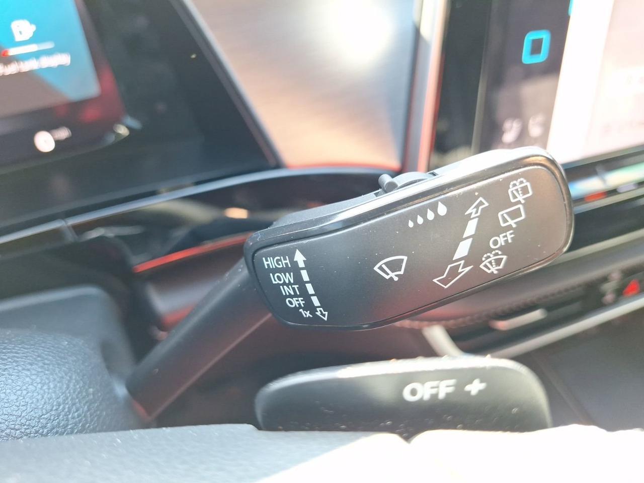 2024 Volkswagen Atlas Cross Sport 2.0T SE w/Technology Hurst TX