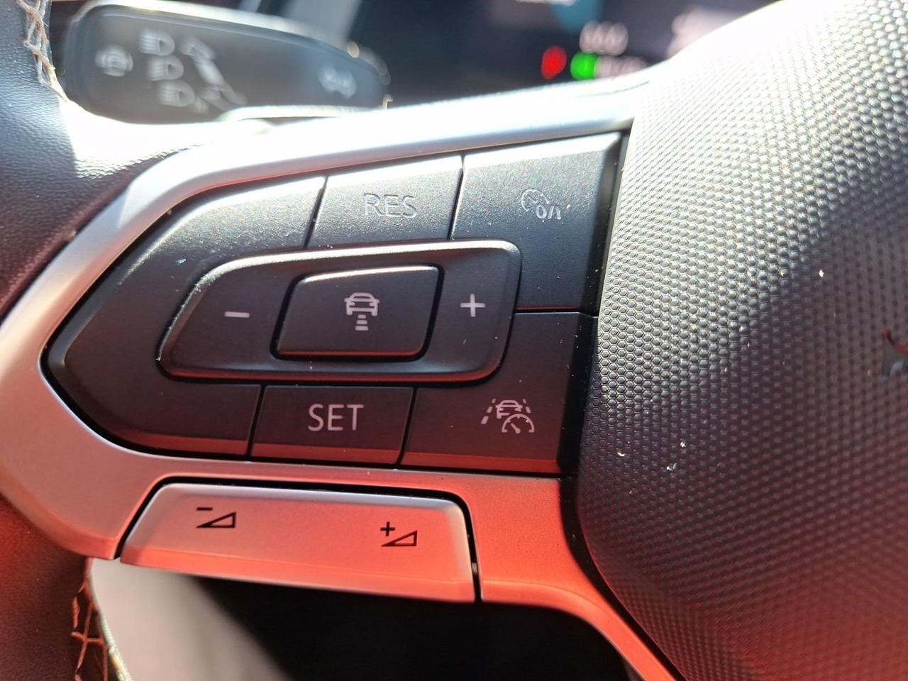 2024 Volkswagen Atlas Cross Sport 2.0T SE w/Technology Hurst TX