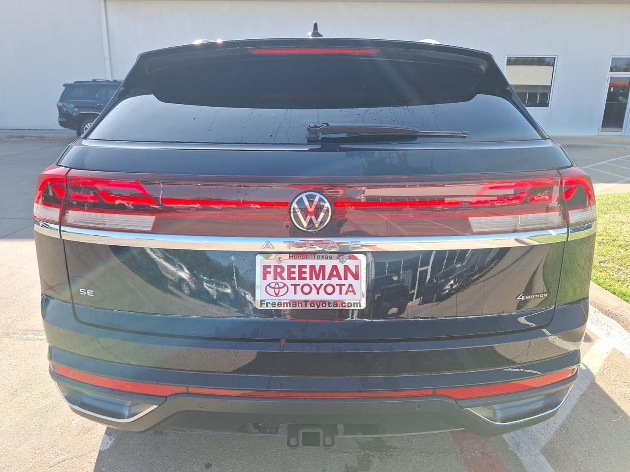 2024 Volkswagen Atlas Cross Sport 2.0T SE w/Technology Hurst TX