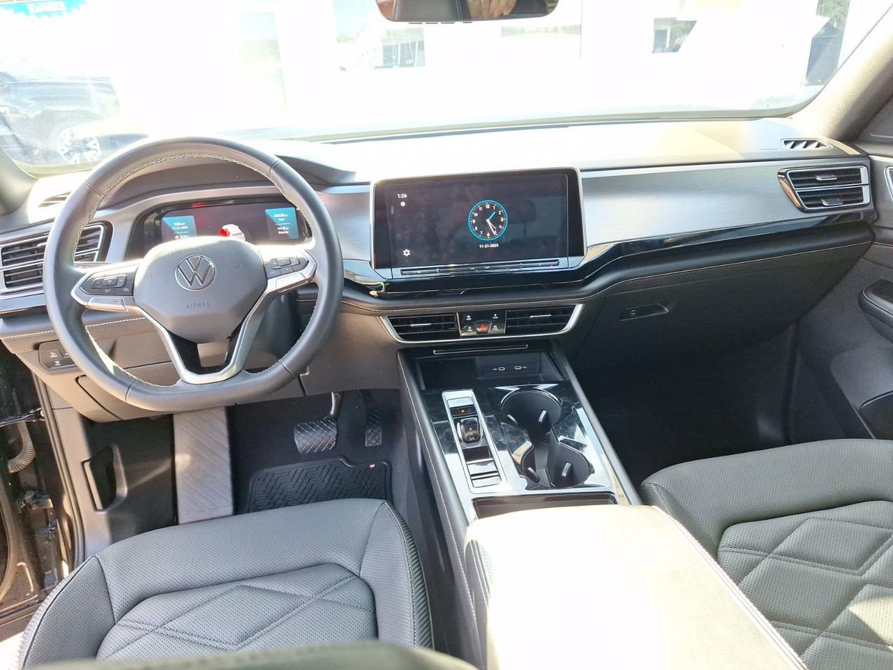 2024 Volkswagen Atlas Cross Sport 2.0T SE w/Technology Hurst TX