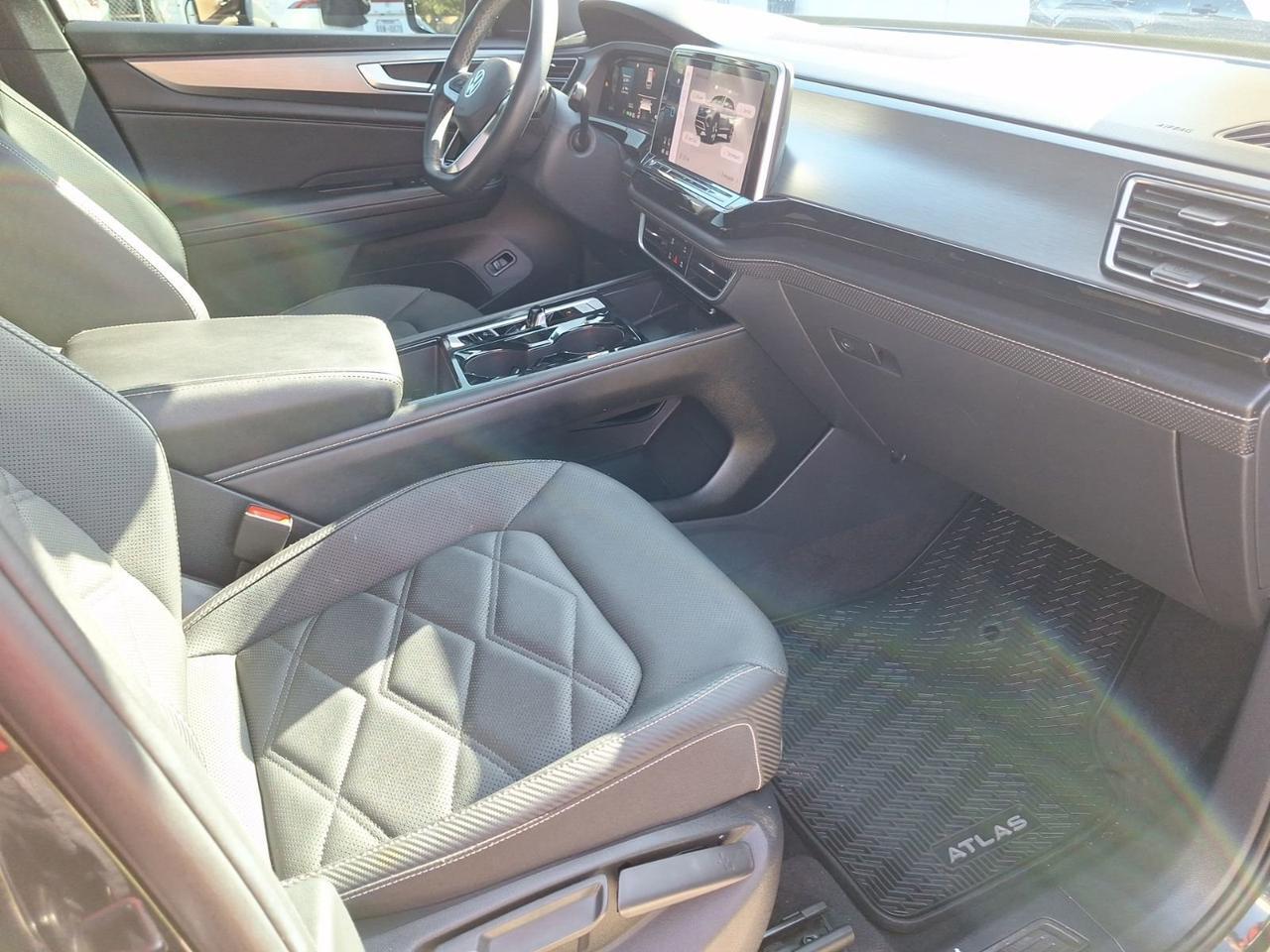 2024 Volkswagen Atlas Cross Sport 2.0T SE w/Technology Hurst TX