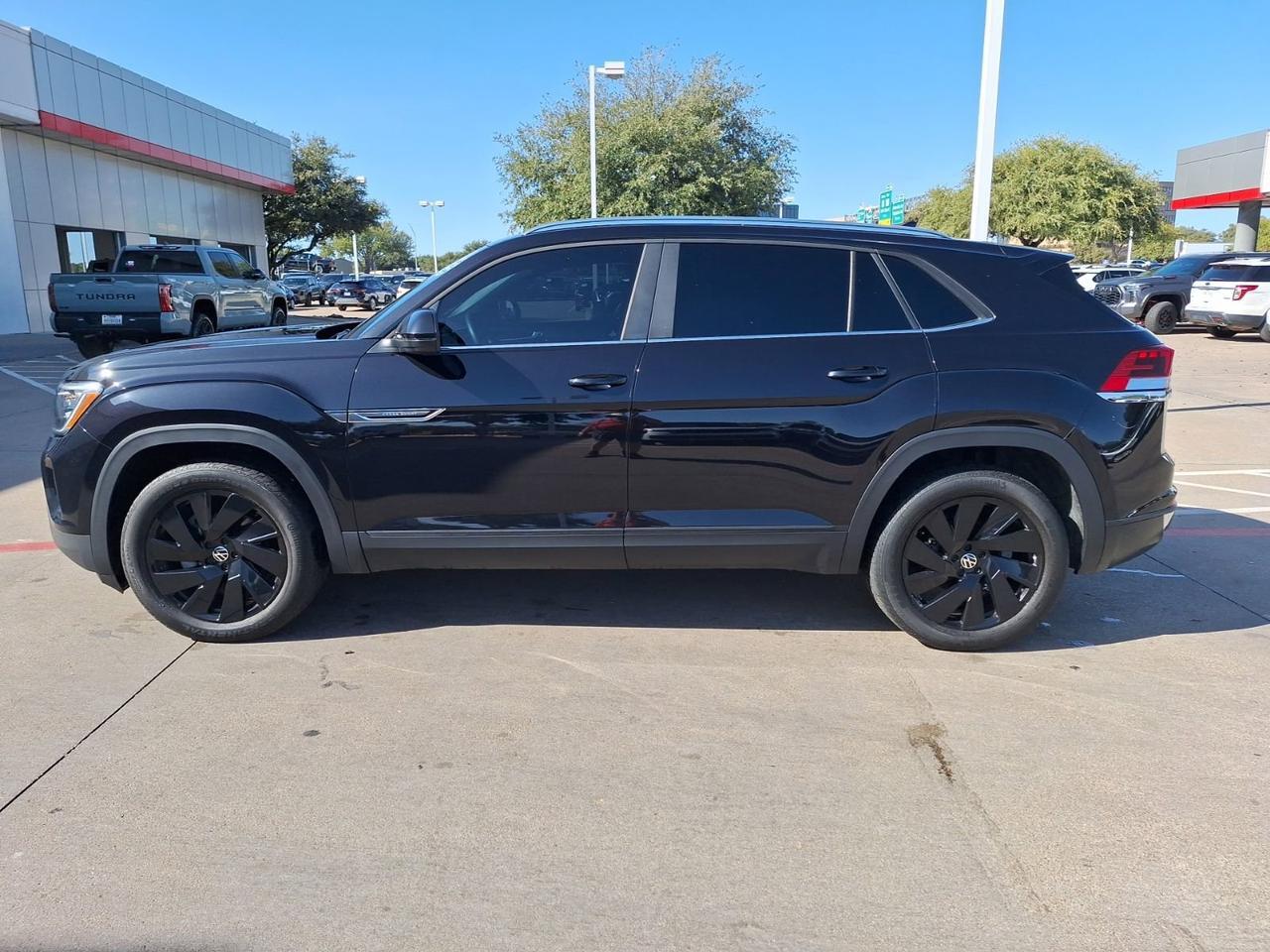 2024 Volkswagen Atlas Cross Sport 2.0T SE w/Technology Hurst TX