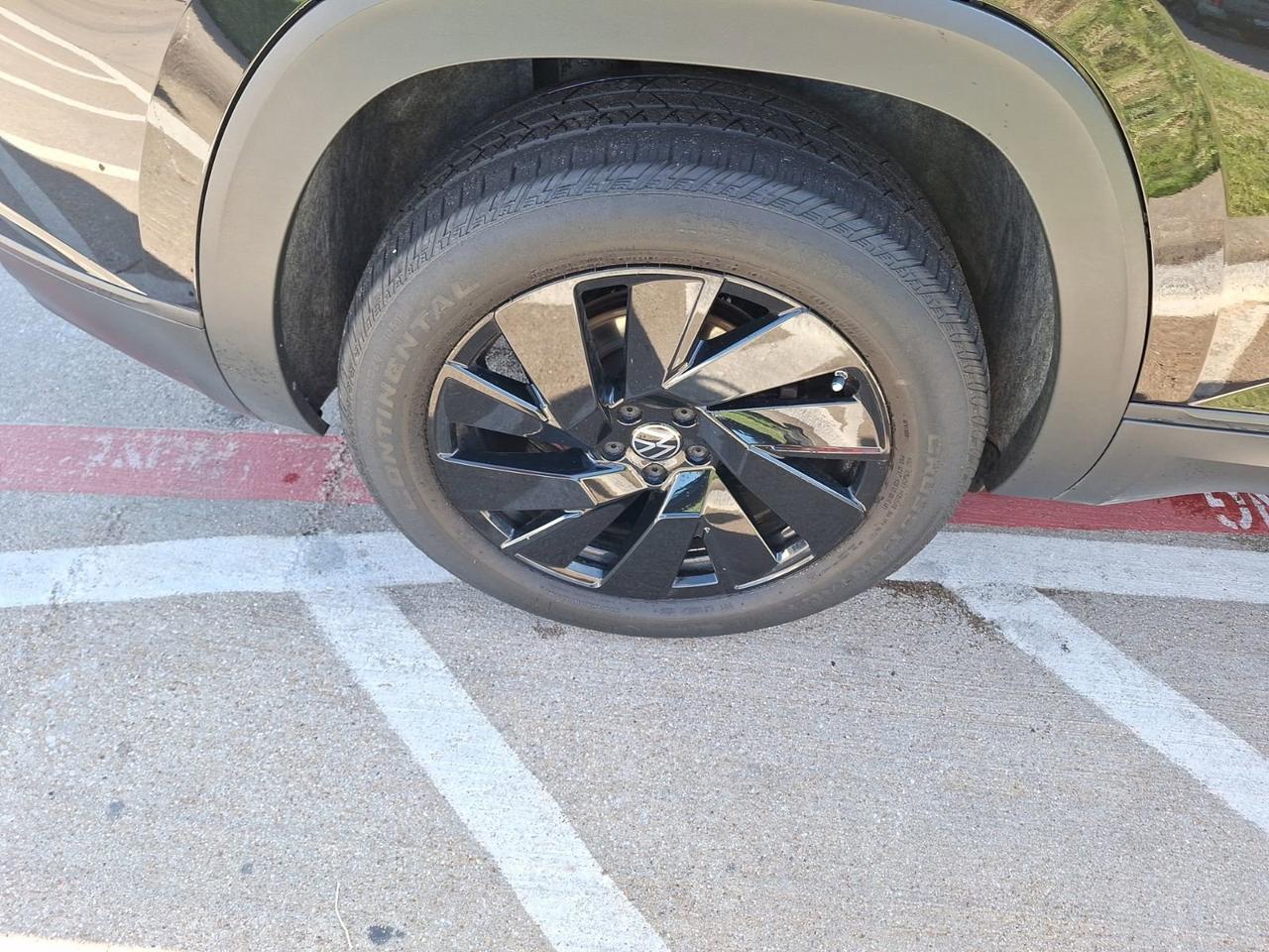 2024 Volkswagen Atlas Cross Sport 2.0T SE w/Technology Hurst TX