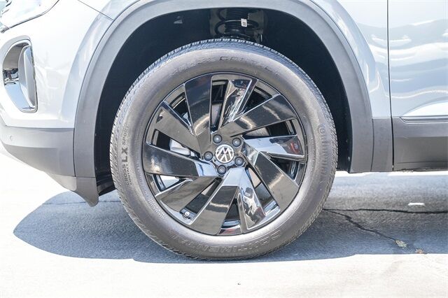 2024 Volkswagen Atlas Cross Sport 2.0T SE w/Technology Huntington Beach CA