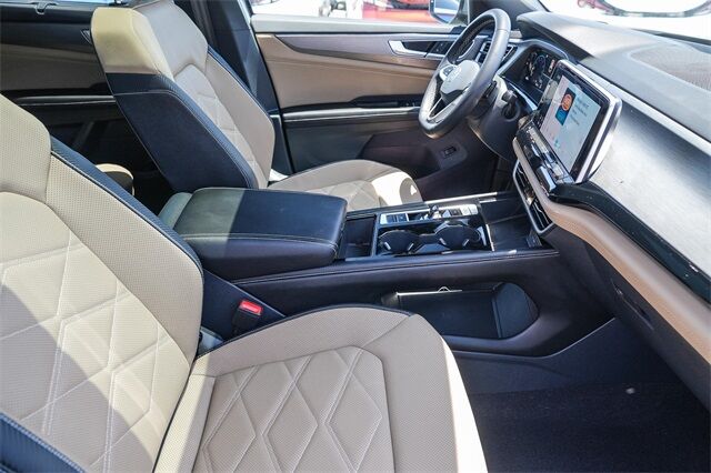 2024 Volkswagen Atlas Cross Sport 2.0T SE w/Technology Huntington Beach CA