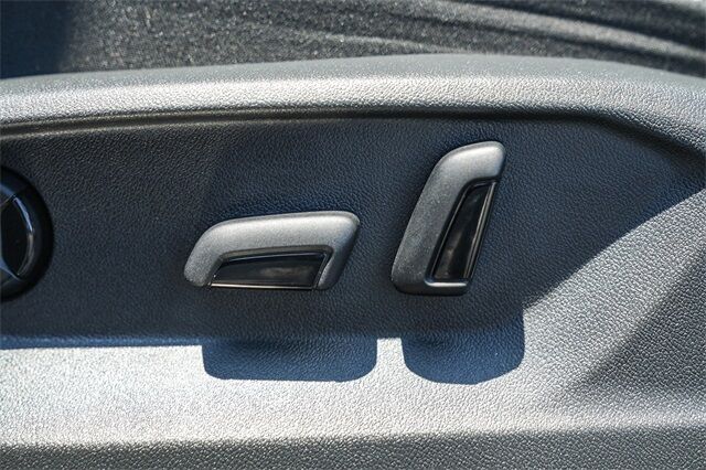 2024 Volkswagen Atlas Cross Sport 2.0T SE w/Technology Huntington Beach CA