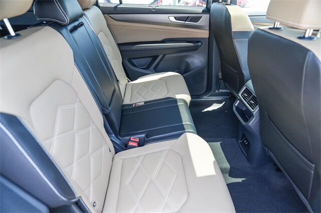 2024 Volkswagen Atlas Cross Sport 2.0T SE w/Technology Huntington Beach CA