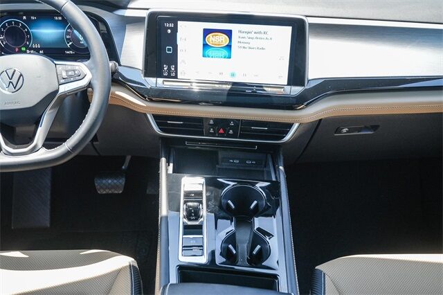 2024 Volkswagen Atlas Cross Sport 2.0T SE w/Technology Huntington Beach CA