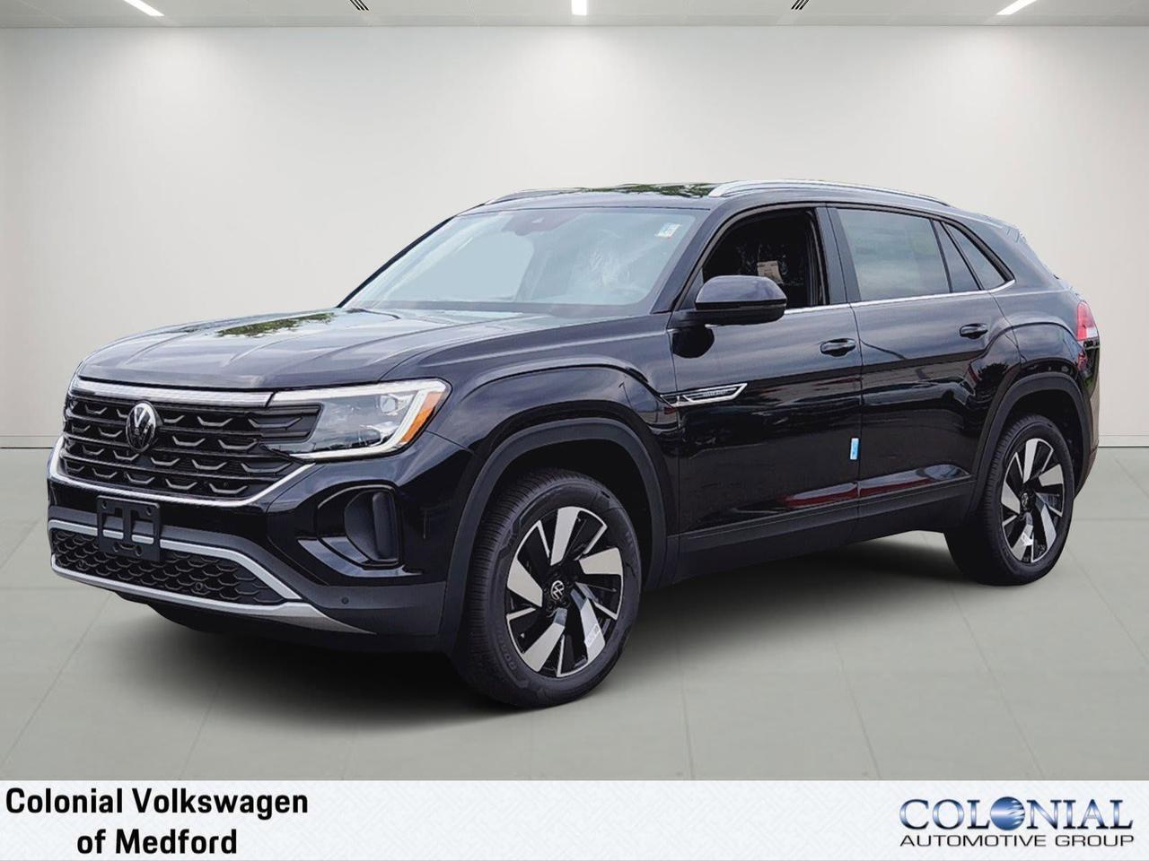 New 2024 Volkswagen Atlas Cross Sport 2.0T SE w/Technology in Medford MA
