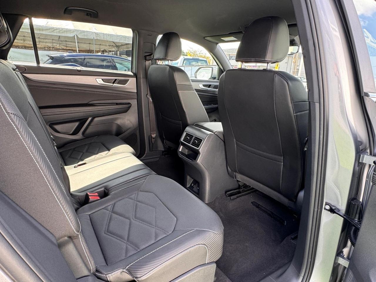 2024 Volkswagen Atlas Cross Sport 2.0T SE w/Technology Miami FL