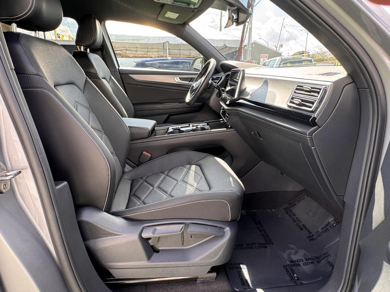 2024 Volkswagen Atlas Cross Sport 2.0T SE w/Technology Miami FL