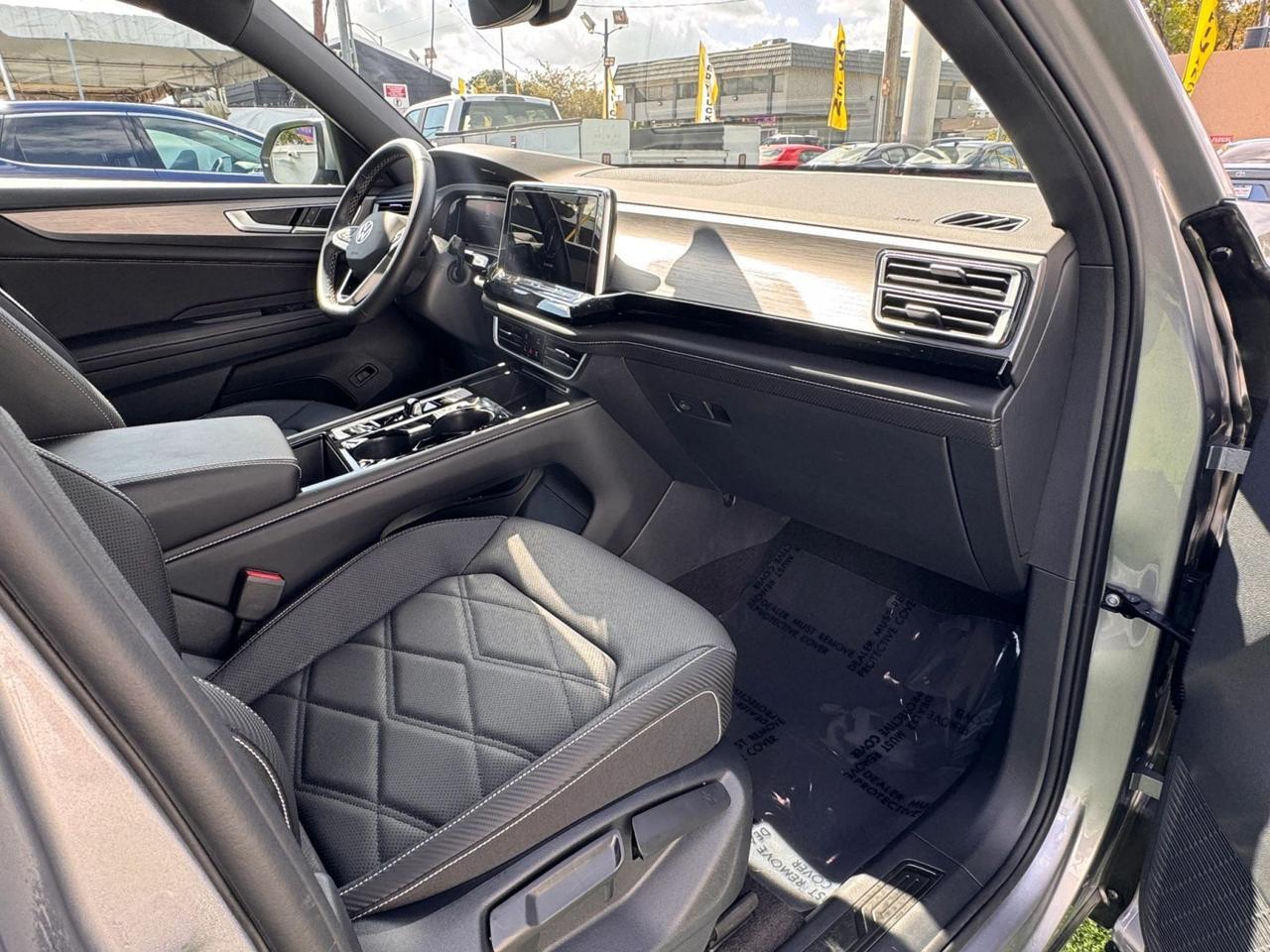 2024 Volkswagen Atlas Cross Sport 2.0T SE w/Technology Miami FL