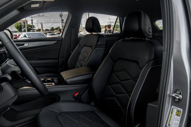 2024 Volkswagen Atlas Cross Sport 2.0T SE w/Technology  Selma TX