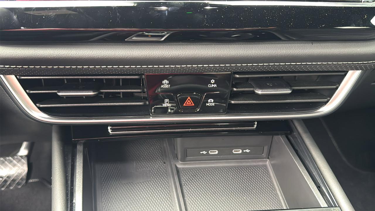 2024 Volkswagen Atlas Cross Sport 2.0T SE w/Technology  Selma TX