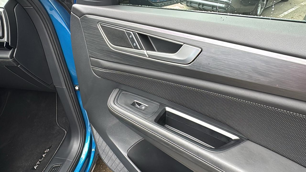 2024 Volkswagen Atlas Cross Sport 2.0T SE w/Technology  Selma TX