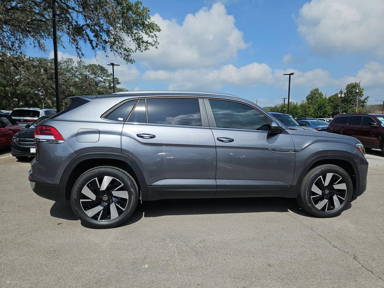 2024 Volkswagen Atlas Cross Sport 2.0T SE w/Technology
