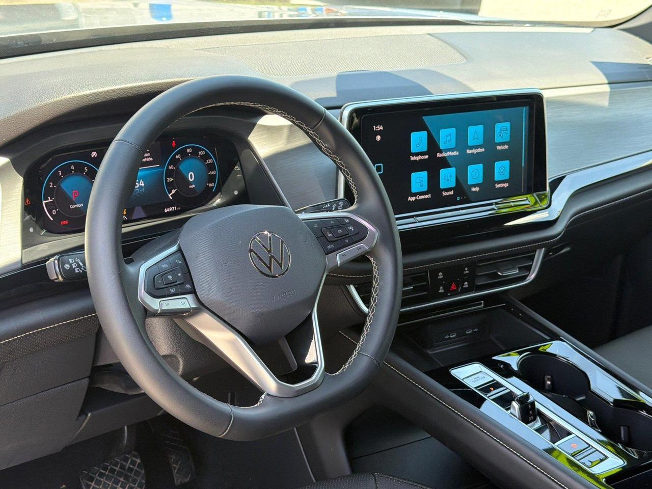2024 Volkswagen Atlas Cross Sport 2.0T SE w/Technology Hagerstown MD