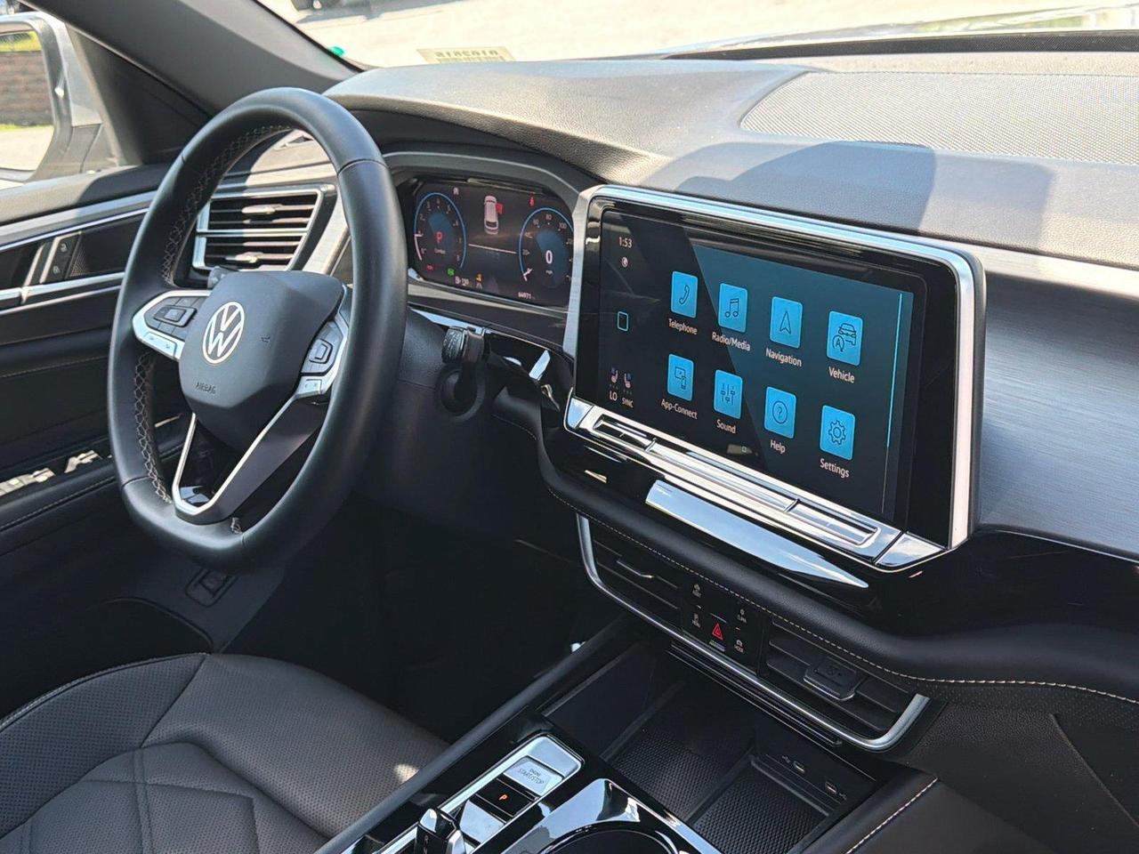 2024 Volkswagen Atlas Cross Sport 2.0T SE w/Technology Hagerstown MD