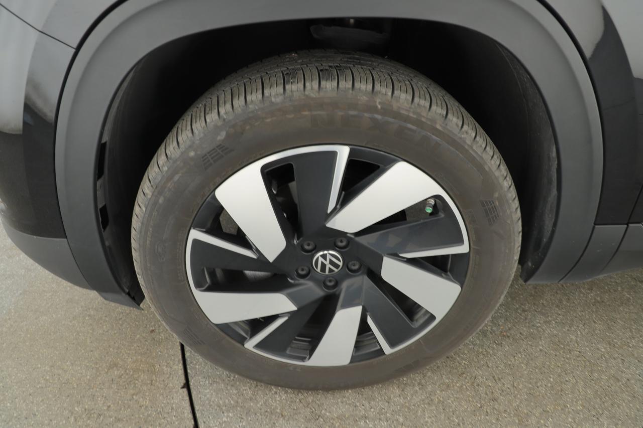 2024 Volkswagen Atlas Cross Sport 2.0T SE with Technology