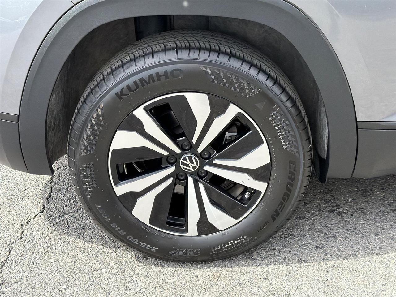 2024 Volkswagen Atlas Cross Sport 2.0T SE Hagerstown MD