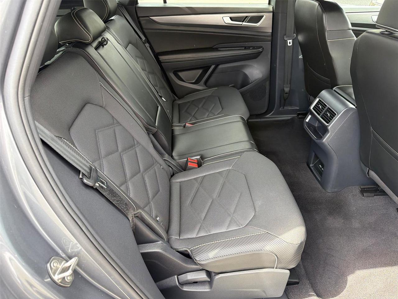 2024 Volkswagen Atlas Cross Sport 2.0T SE Hagerstown MD