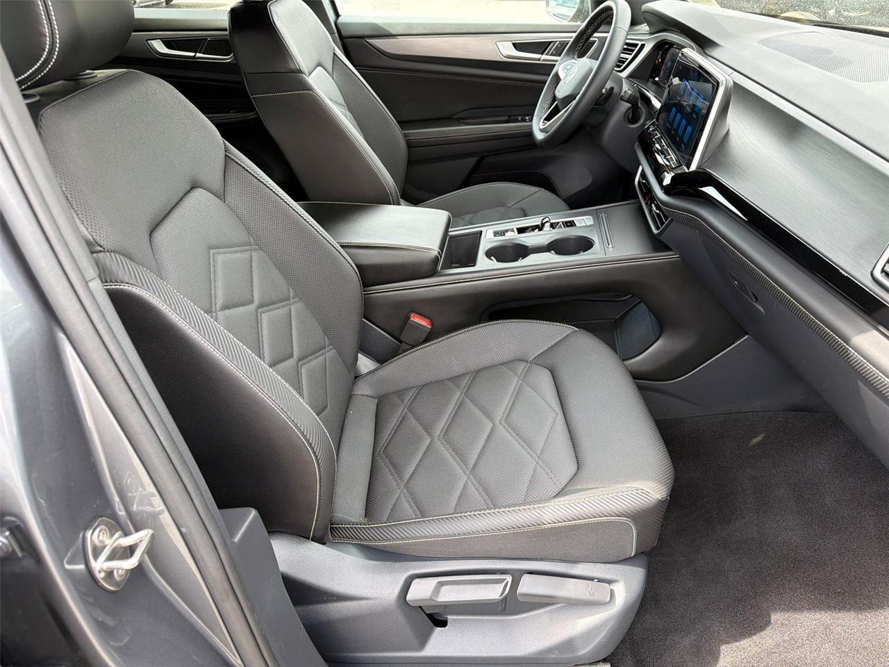 2024 Volkswagen Atlas Cross Sport 2.0T SE Hagerstown MD