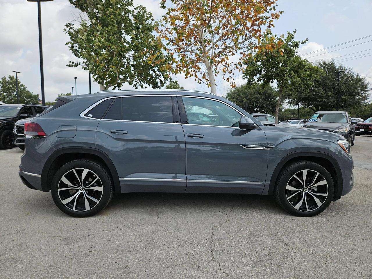 2024 Volkswagen Atlas Cross Sport 2.0T SEL Premium R-Line