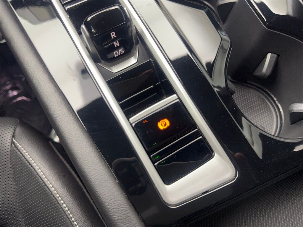 2024 Volkswagen Atlas Cross Sport 2.0T SEL R-Line NAV,CAM,PANO,HTD STS,BLIND SPOT Irving TX