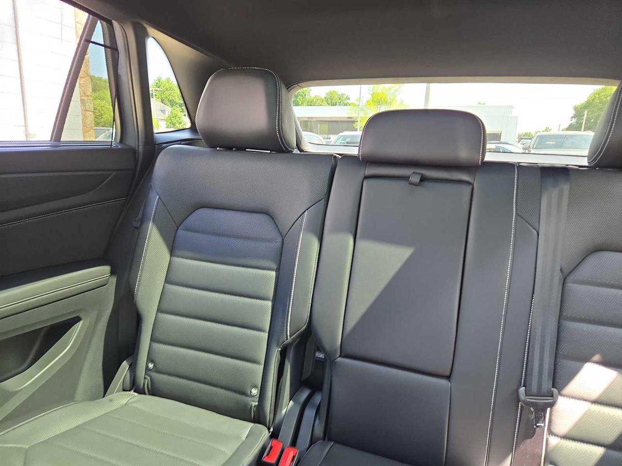 2024 Volkswagen Atlas Cross Sport 2.0T SEL R-Line Wellesley MA