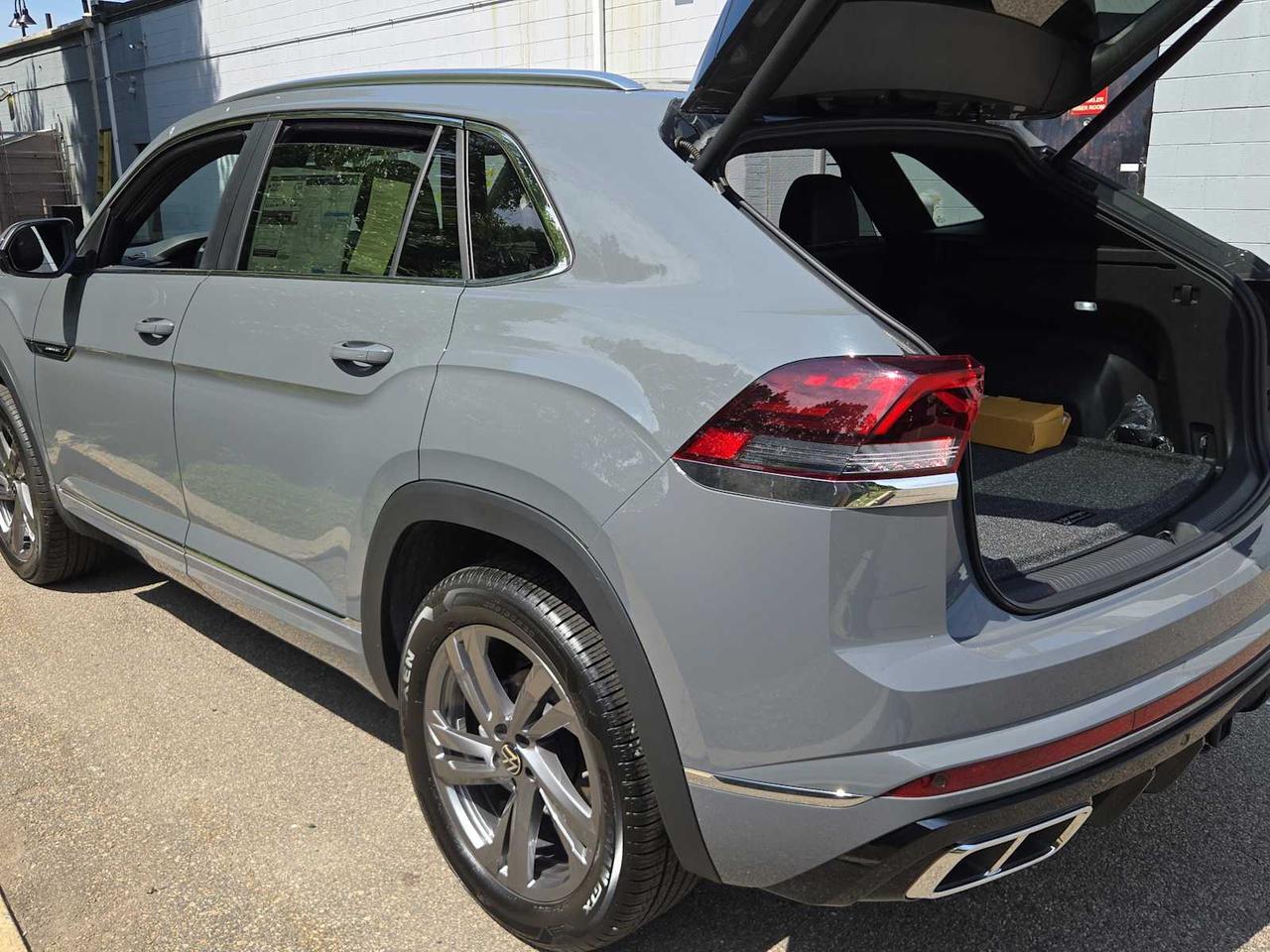 2024 Volkswagen Atlas Cross Sport 2.0T SEL R-Line Wellesley MA