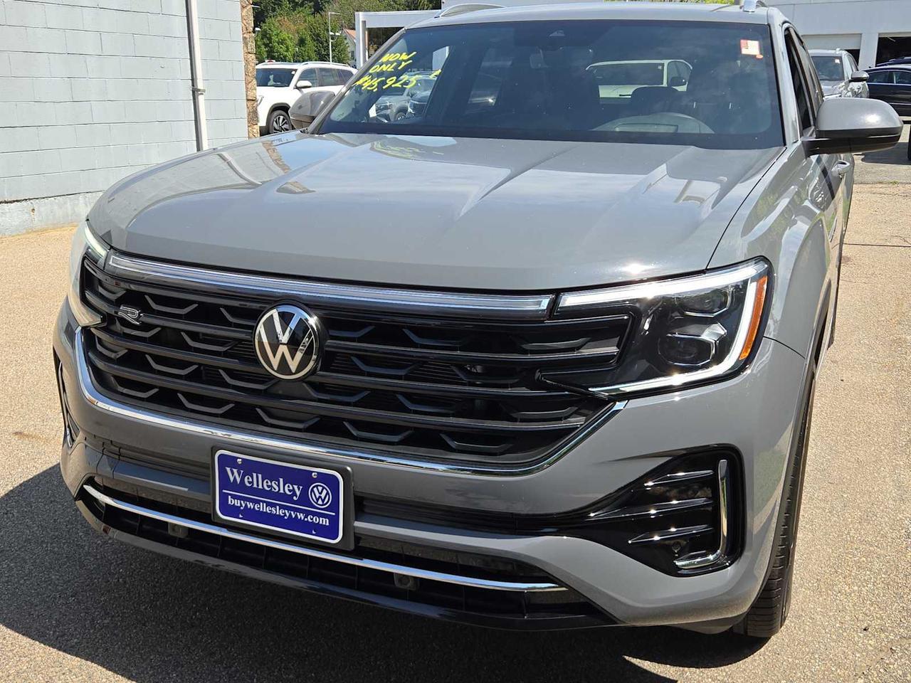 2024 Volkswagen Atlas Cross Sport 2.0T SEL R-Line Wellesley MA