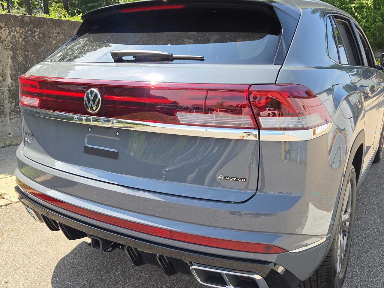 2024 Volkswagen Atlas Cross Sport 2.0T SEL R-Line Wellesley MA