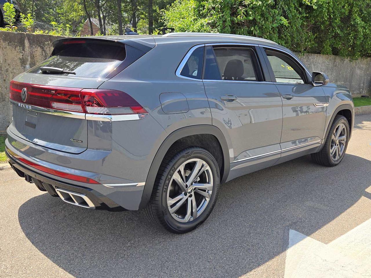 2024 Volkswagen Atlas Cross Sport 2.0T SEL R-Line Wellesley MA