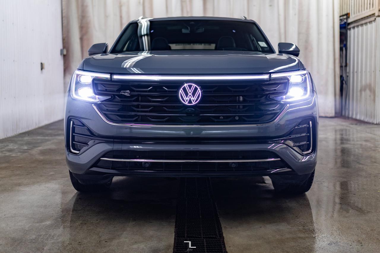 2024 Volkswagen Atlas Cross Sport 4Motion Execline R-Line Leather Roof Nav BCam Red Deer AB