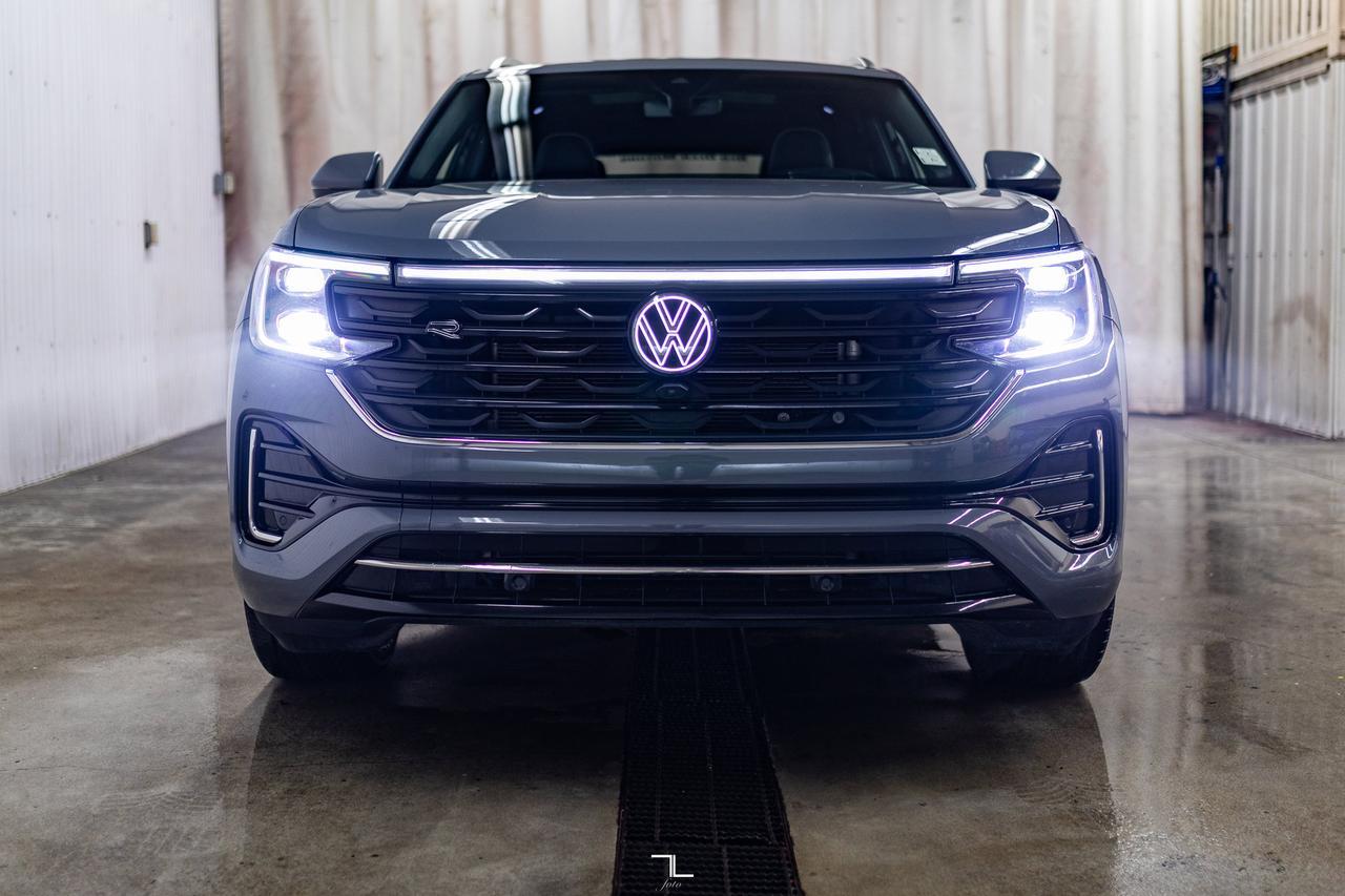 2024 Volkswagen Atlas Cross Sport 4Motion Execline R-Line Leather Roof Nav BCam Red Deer AB