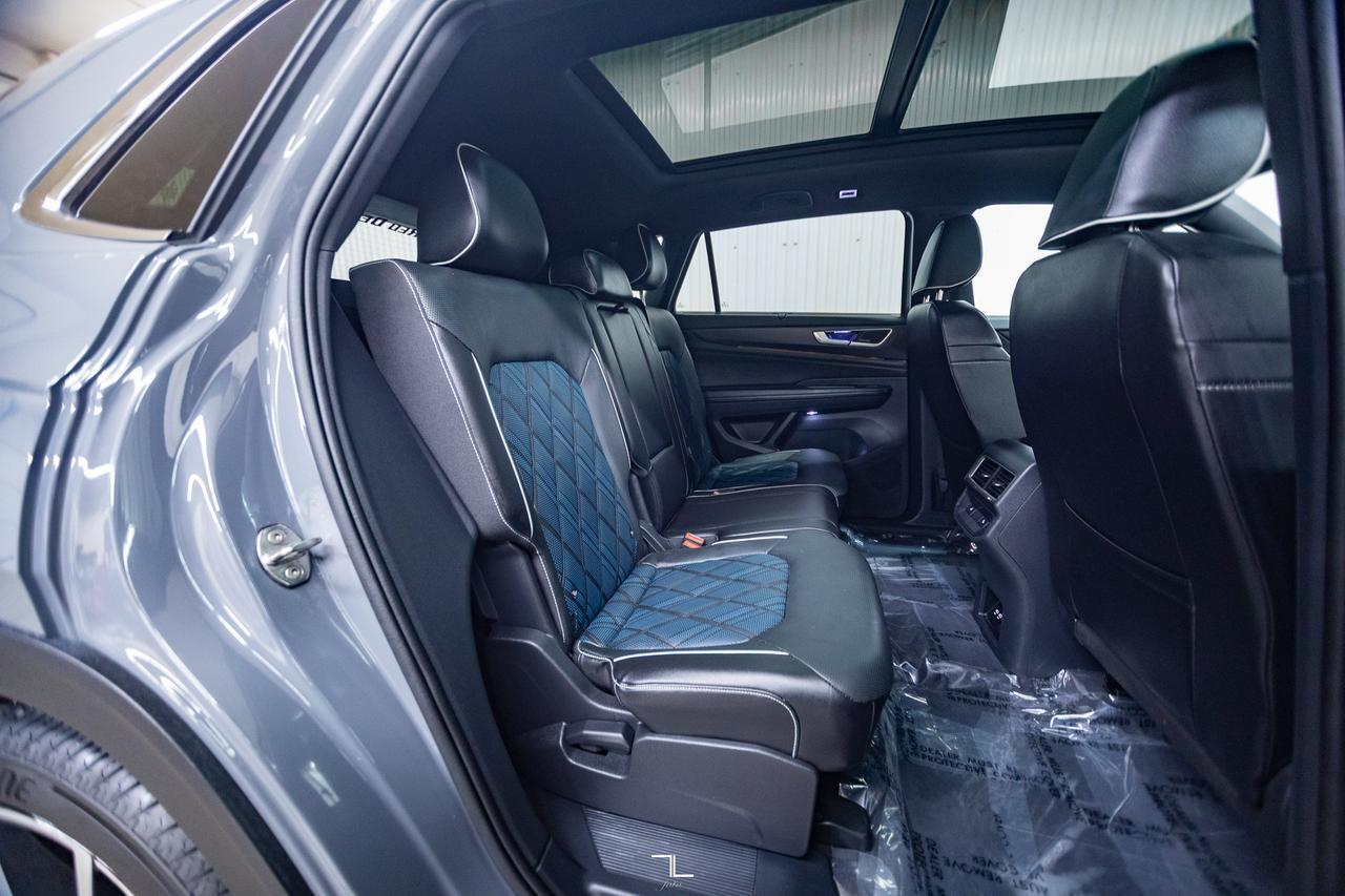 2024 Volkswagen Atlas Cross Sport 4Motion Execline R-Line Leather Roof Nav BCam Red Deer AB
