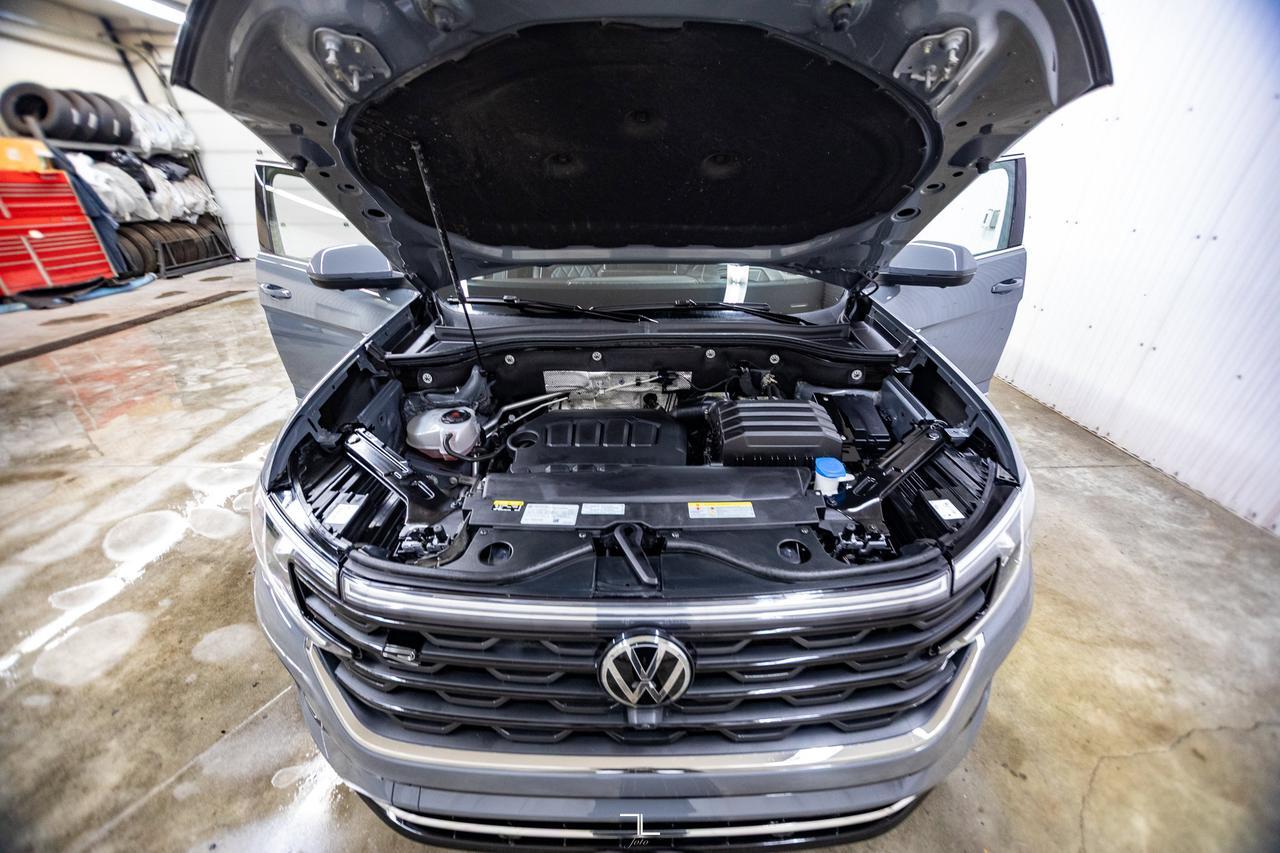 2024 Volkswagen Atlas Cross Sport 4Motion Execline R-Line Leather Roof Nav BCam Red Deer AB