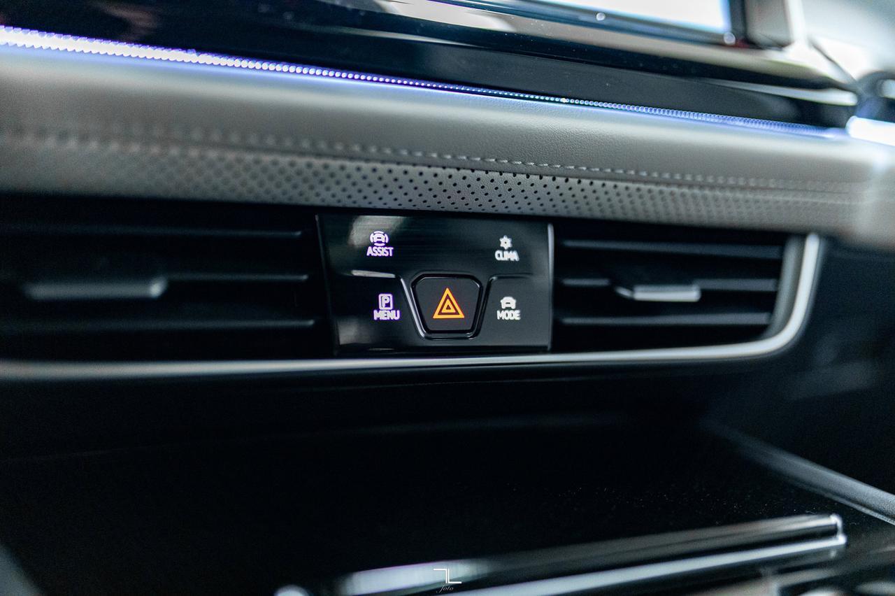 2024 Volkswagen Atlas Cross Sport 4Motion Execline R-Line Leather Roof Nav BCam Red Deer AB