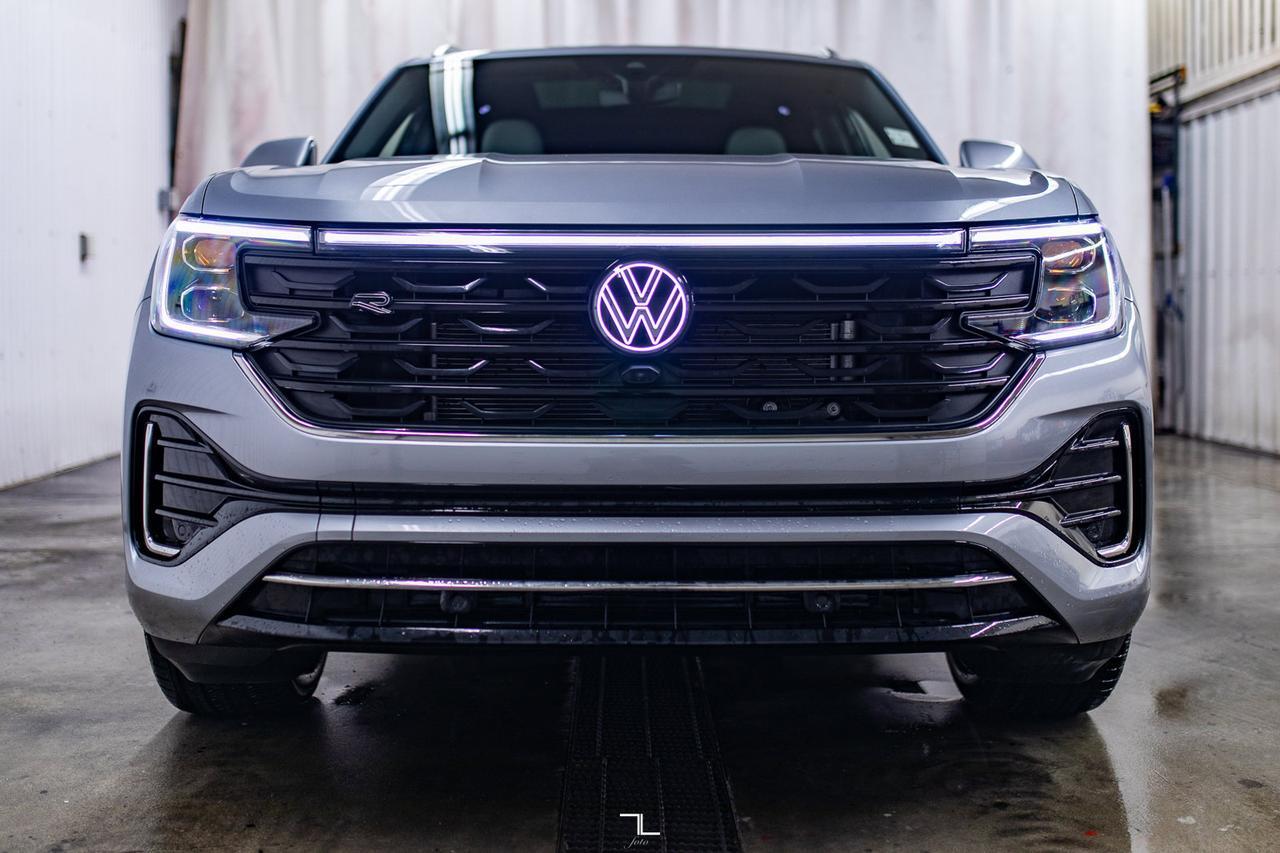 2024 Volkswagen Atlas Cross Sport 4Motion Execline R-Line Leather Roof Nav BCam Red Deer AB