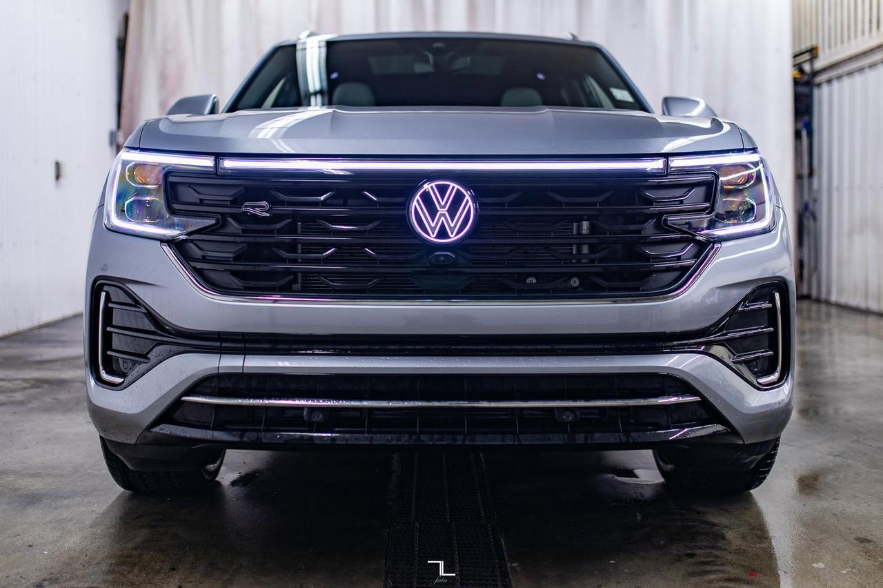 2024 Volkswagen Atlas Cross Sport 4Motion Execline R-Line Leather Roof Nav BCam Red Deer AB