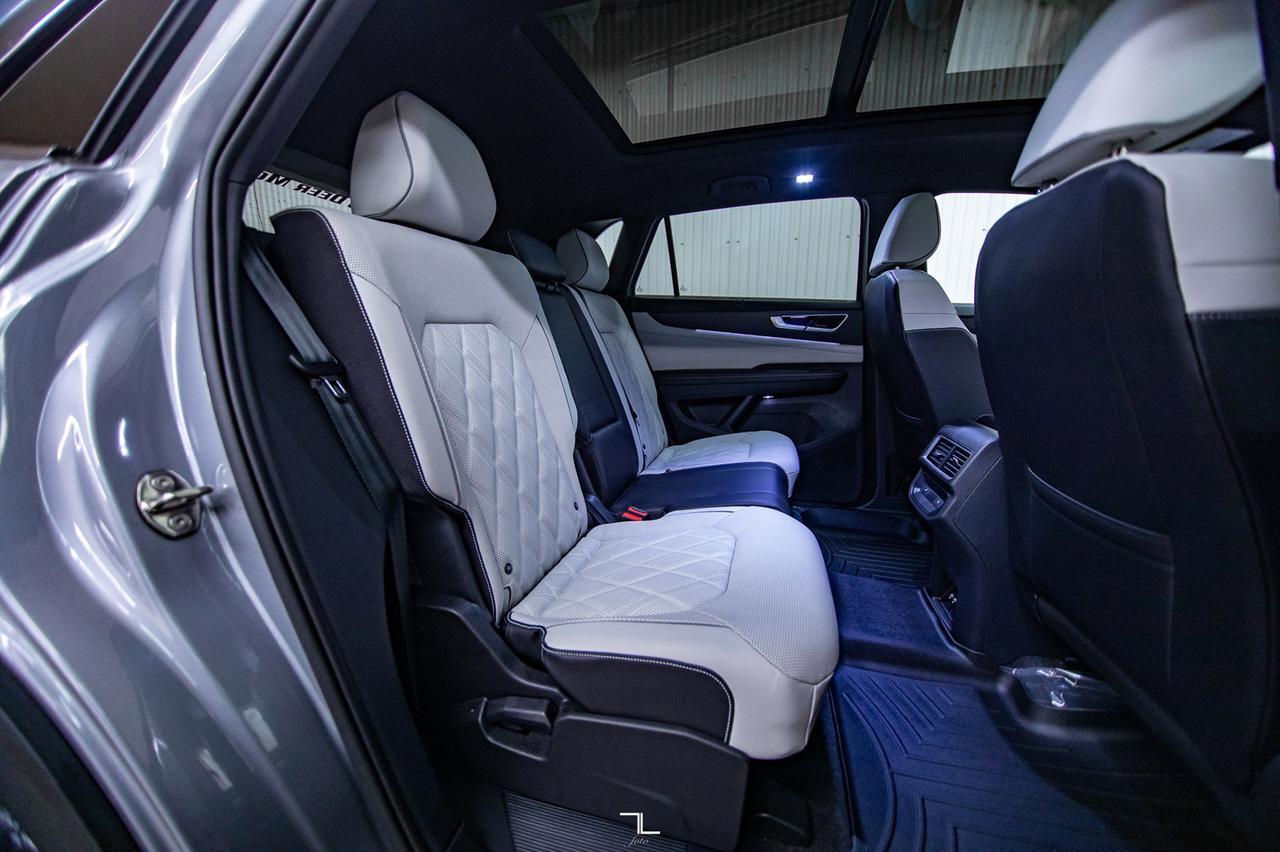 2024 Volkswagen Atlas Cross Sport 4Motion Execline R-Line Leather Roof Nav BCam Red Deer AB