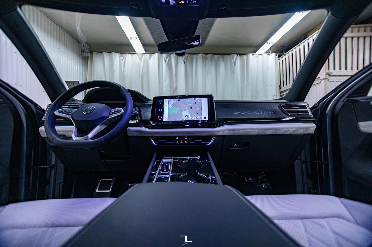 2024 Volkswagen Atlas Cross Sport 4Motion Execline R-Line Leather Roof Nav BCam Red Deer AB