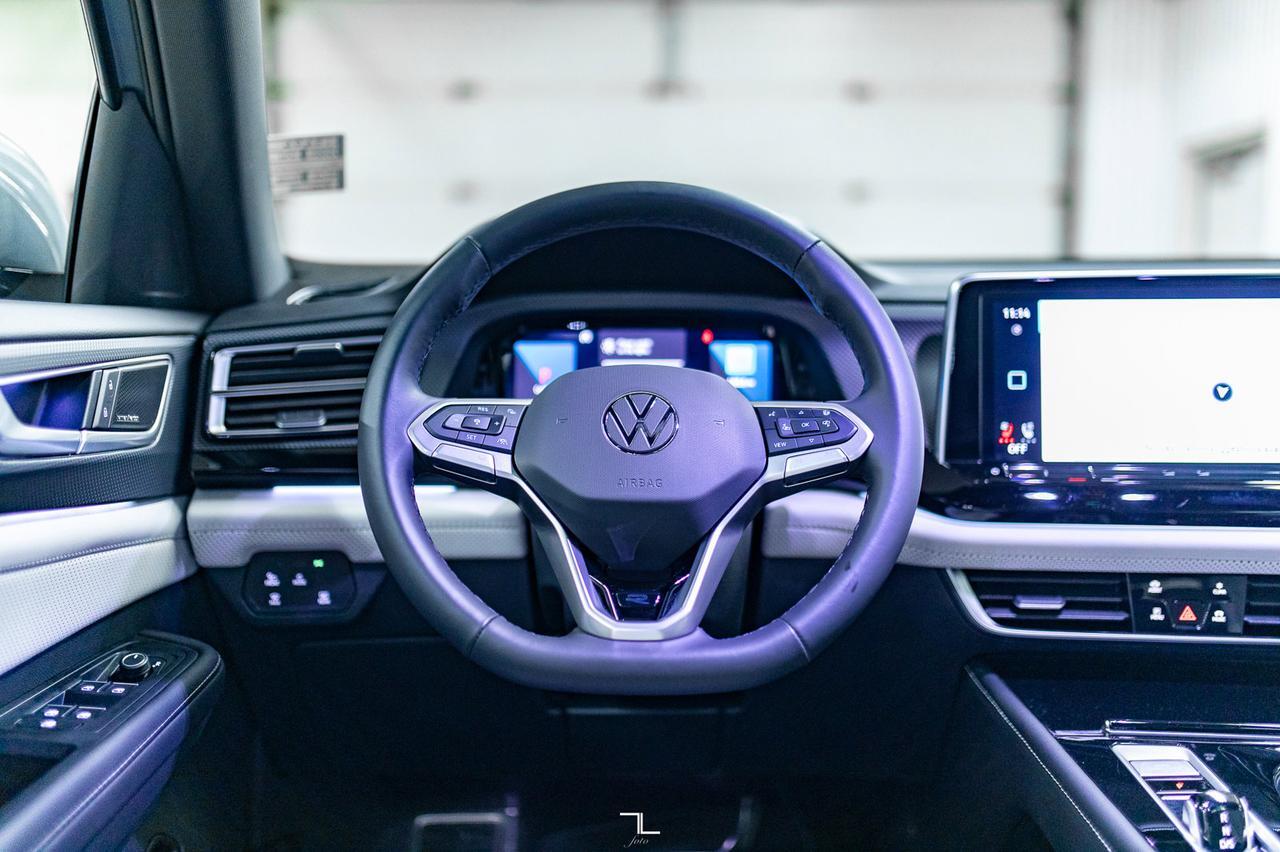 2024 Volkswagen Atlas Cross Sport 4Motion Execline R-Line Leather Roof Nav BCam Red Deer AB